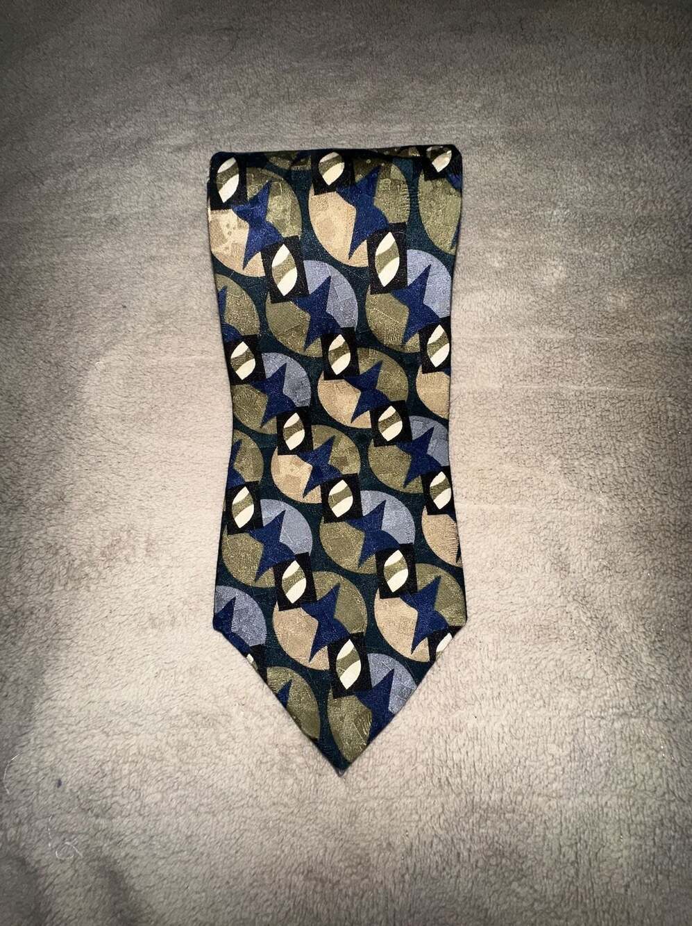 J. Riggins 100% Silk Geometric Pattern Necktie